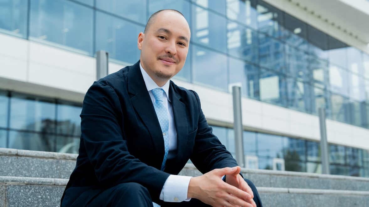 Финансовый крах и арест в аэропорту