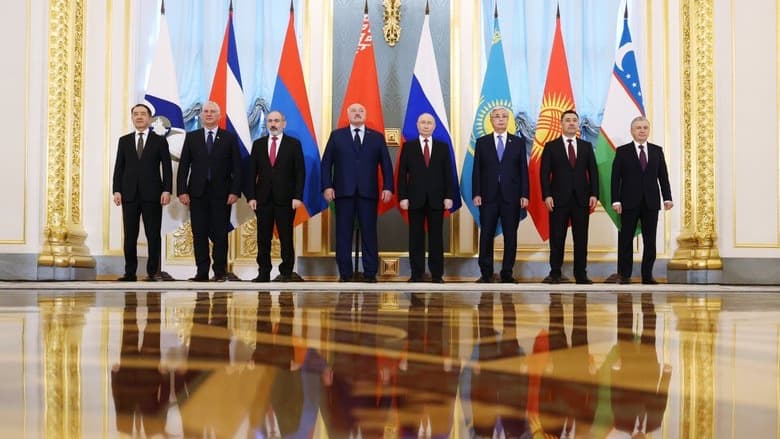Рубли принимают с наценкой