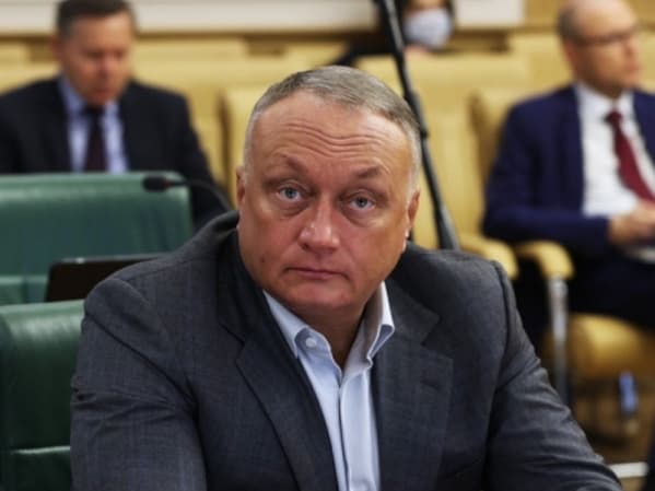 Савельев расписался за миллиард