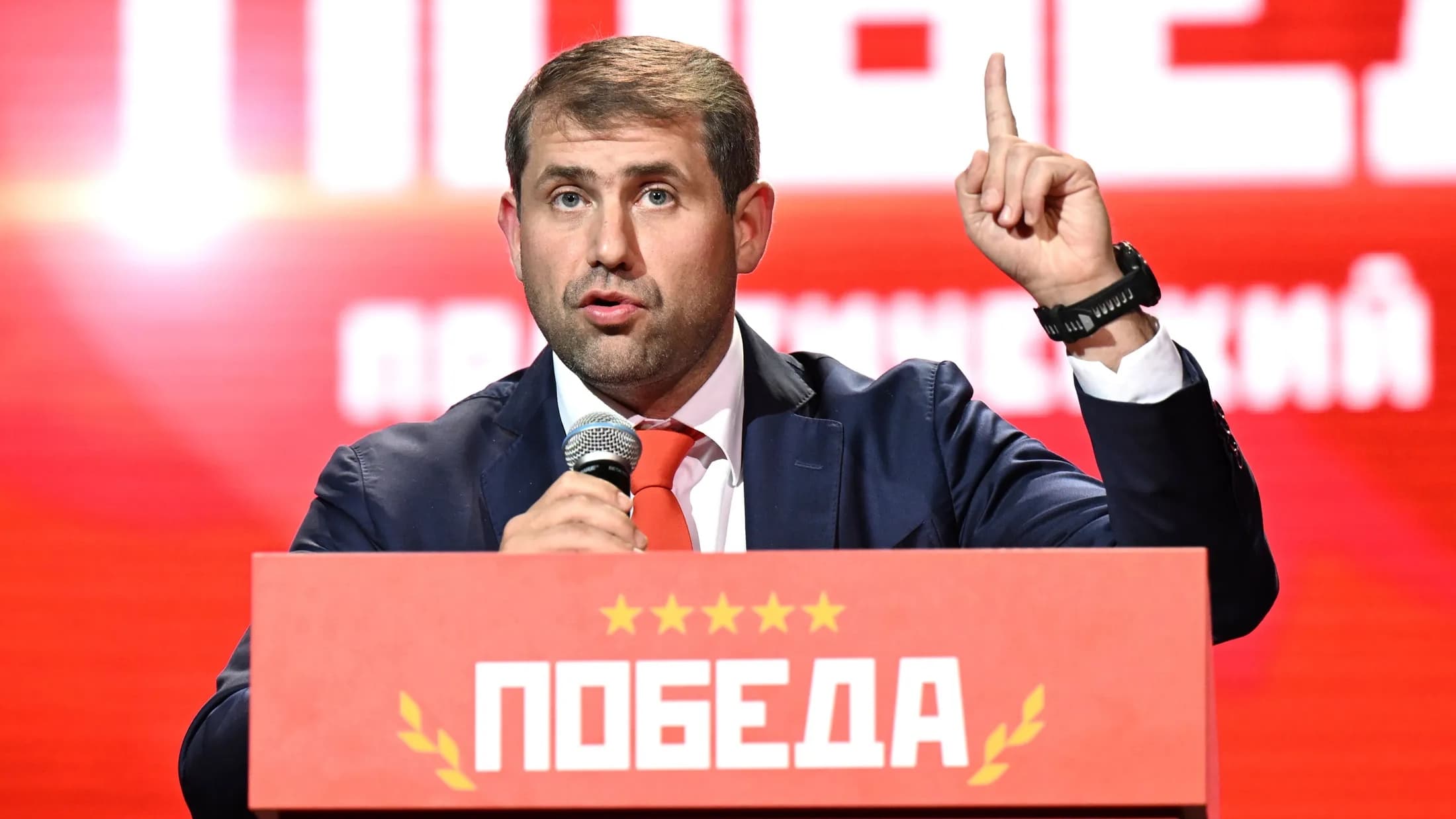 Накрыла вуалью