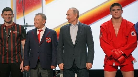 Достучался